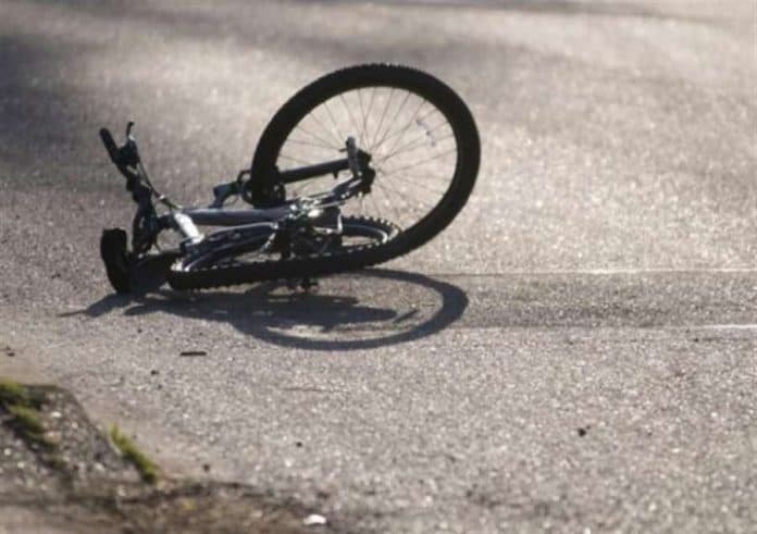 Makina përplas biçiklisten të “Ura e Kirit” në Shkodër, 43-vjeçarja dërgohet në spital