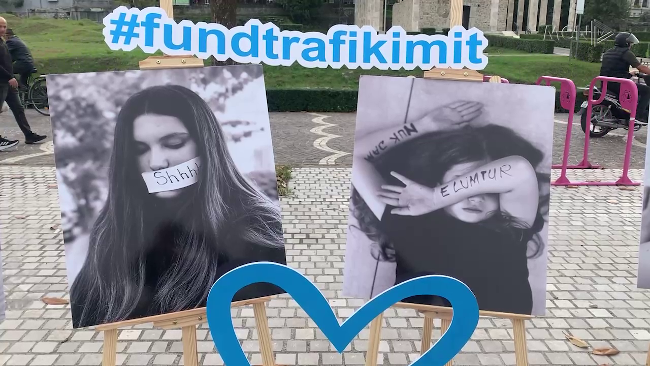 "Trafikimi në sytë e fëmijëve" / Lezhë, ekspozitë sensibilizuese nga nxënës të shkollave (VIDEO)
