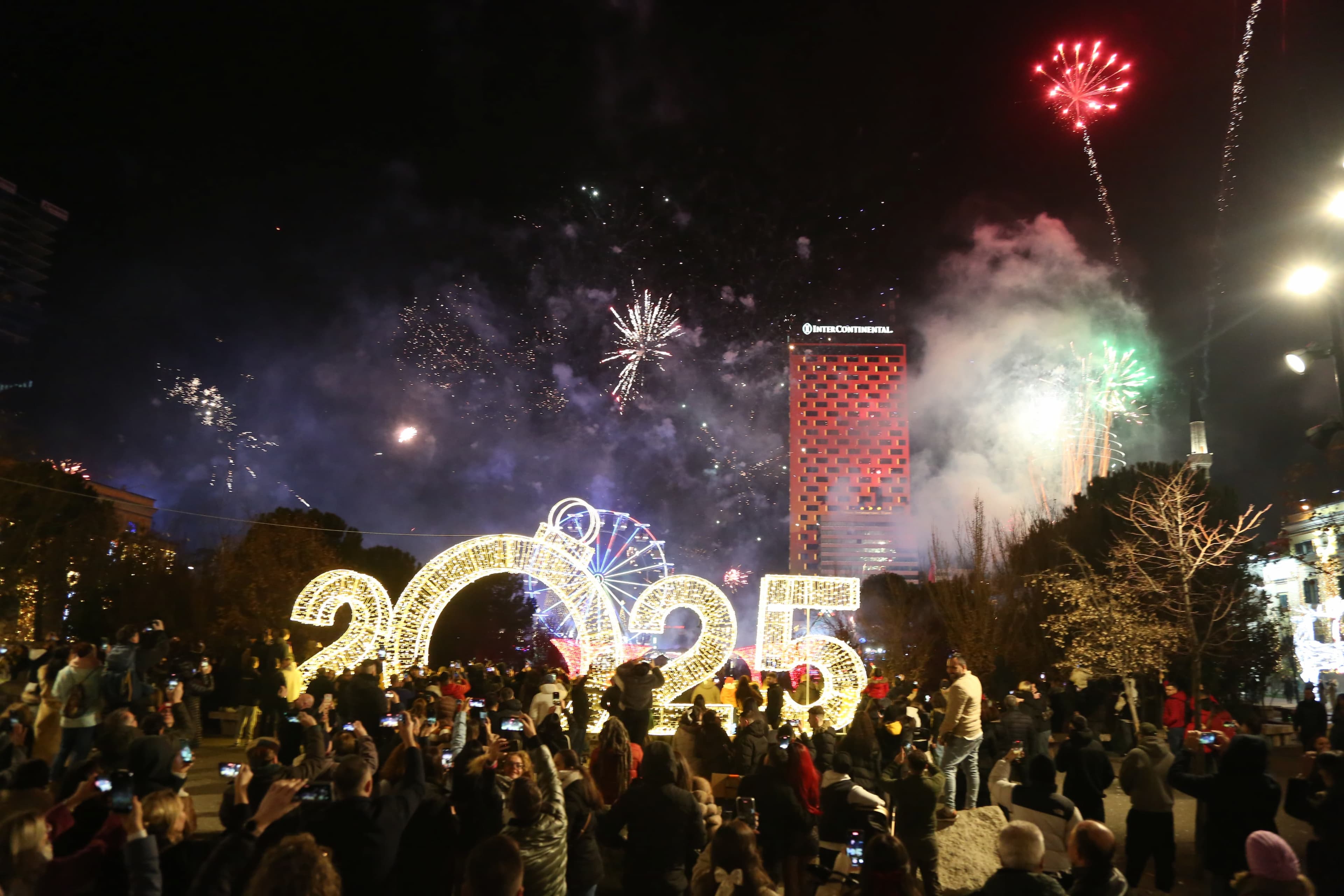 Festimet e Vitit të Ri/ 16 persona dëmtohen nga fishekzjarret!