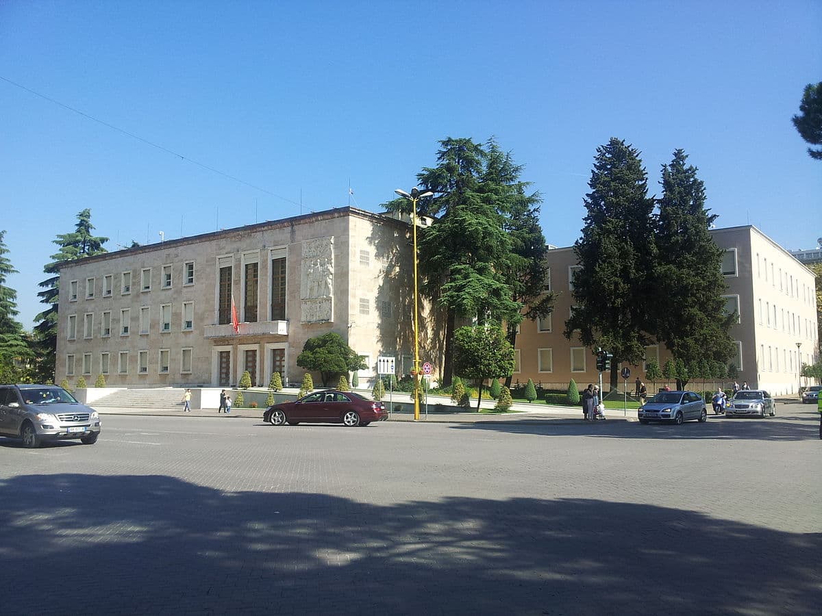 Si do të njihen pakicat kombëtare, vendimi i qeverisë për kriteret dhe përbërjen e komisionit vlerësues