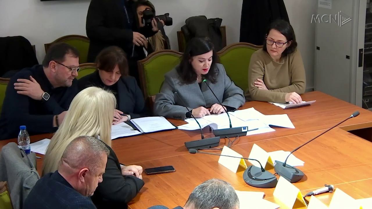 Hekurudha Tiranë-Durrës, 40 mln euro shtesë / Opozita kundër: Dyfishimi i shumës fillestare, abuzive (VIDEO)