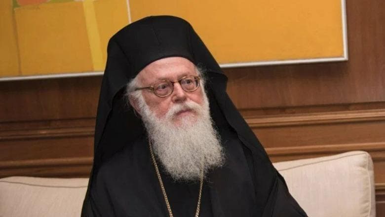 Shuarja e Kryepeshkopit Janullatos/ Greqia mban shërbesën e Liturgjisë Hyjnore, merr pjesë edhe Mitsotakis