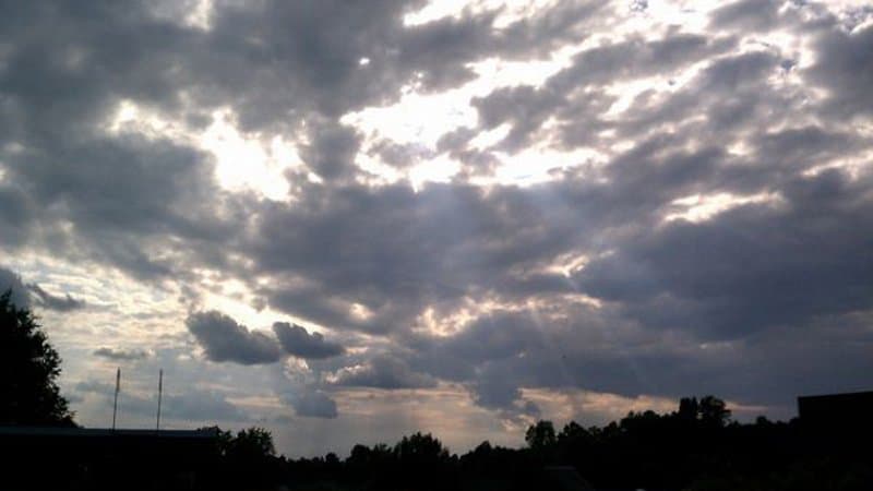 Moti sot/ Kthjellime e vranësira, temperaturat deri në 14°C