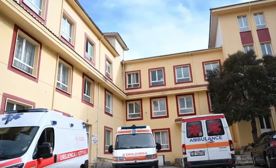 50-vjeçari gjendet i pajetë në banesën e tij në Pogradec