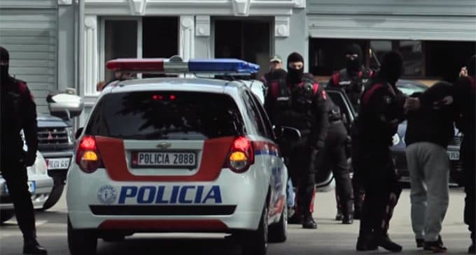 Aksidentoi Policin e Rrugores/ Arrestohet 36-vjeçari në Tiranë