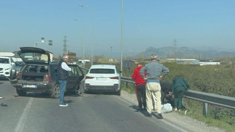 Përplasen tre automjete në aksin Lezhë-Shkodër, një i plagosur rëndë