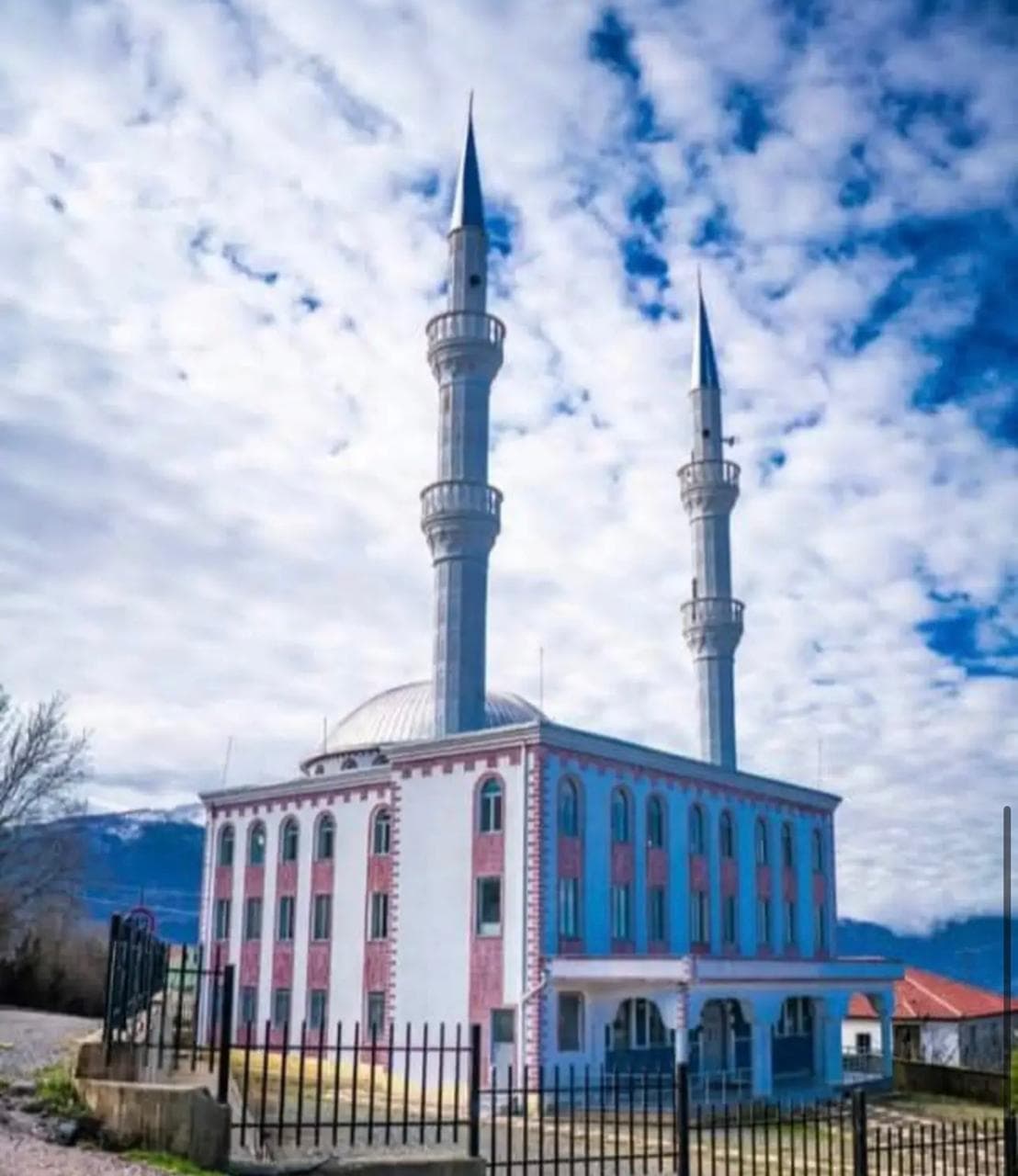 Vidhet xhamia e Dragostunjës në Librazhd
