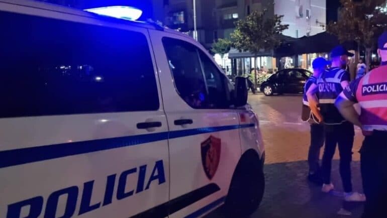 Plagoset me armë zjarri një i mitur në Tiranë