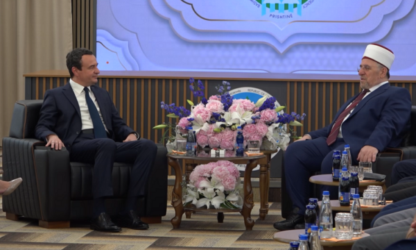 Ngërçi politik edhe në festën e Bajramit/ Myftiu Tërnava- Kurtit: Desha t’i ftoja deputetët të prisnin nga një kurban, ndoshta ju shkon mbarë