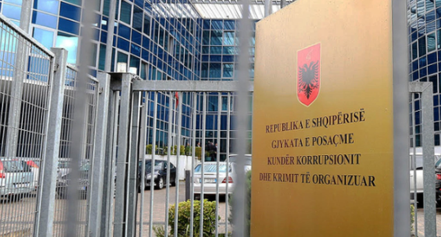 “Kërkoj të mos jem unë gomari”, ish-drejtori i Ministrisë së Shëndetësisë mbrohet në gjykatë