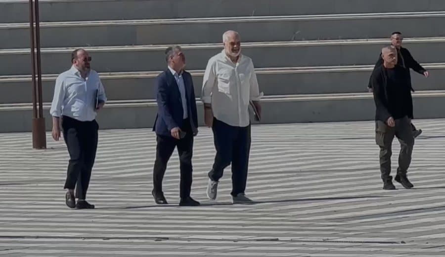 Rama në Bashkinë Vlorë, kërkon shkarkimin e gjithë drejtorëve/ Ndryshon drejtuesit e PS në qark