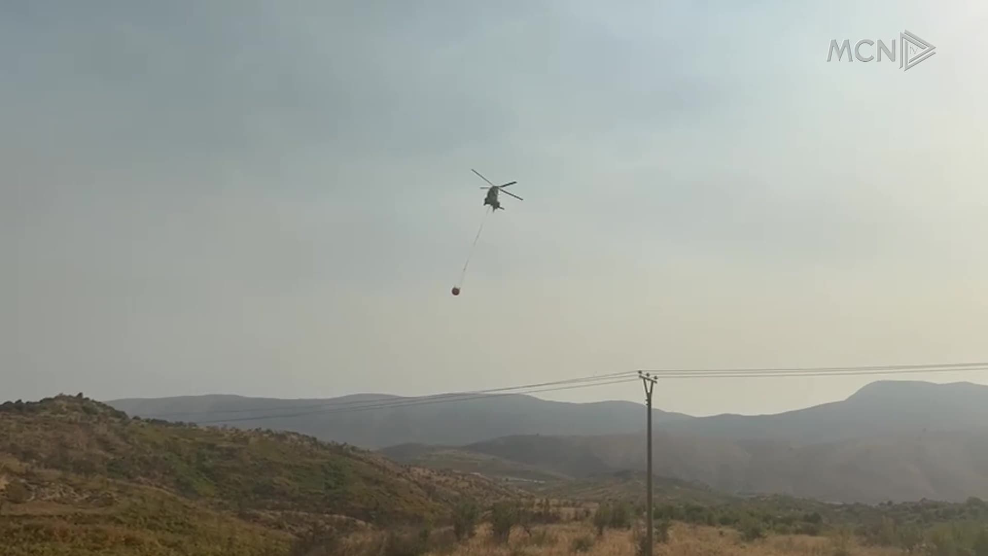 Zjarri në Delvinë rrezikon Borshin / 2000 banorë te evakuuar, digjen 11 banesa (VIDEO)