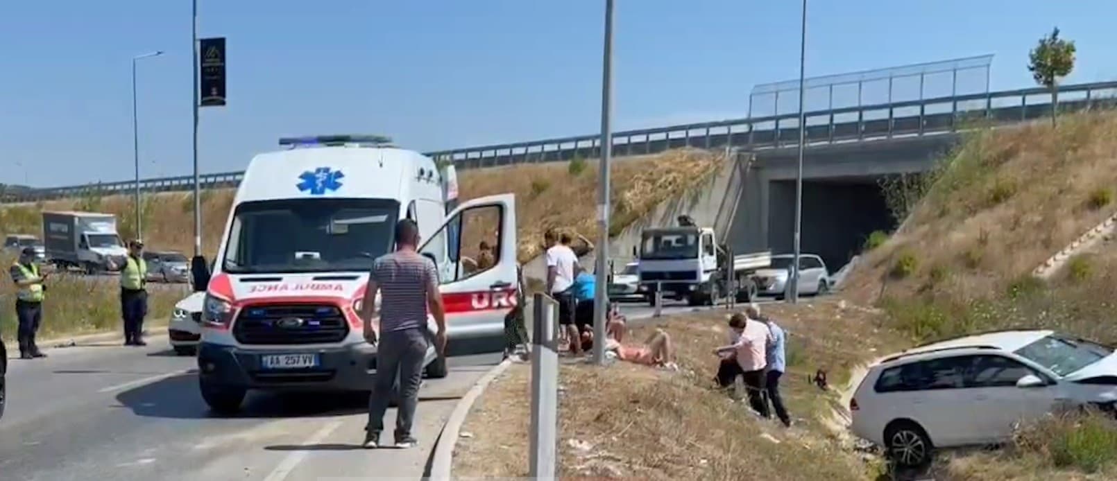 Përplasen dy makina në Levan të Fierit, një i vdekur dhe katër të plagosur
