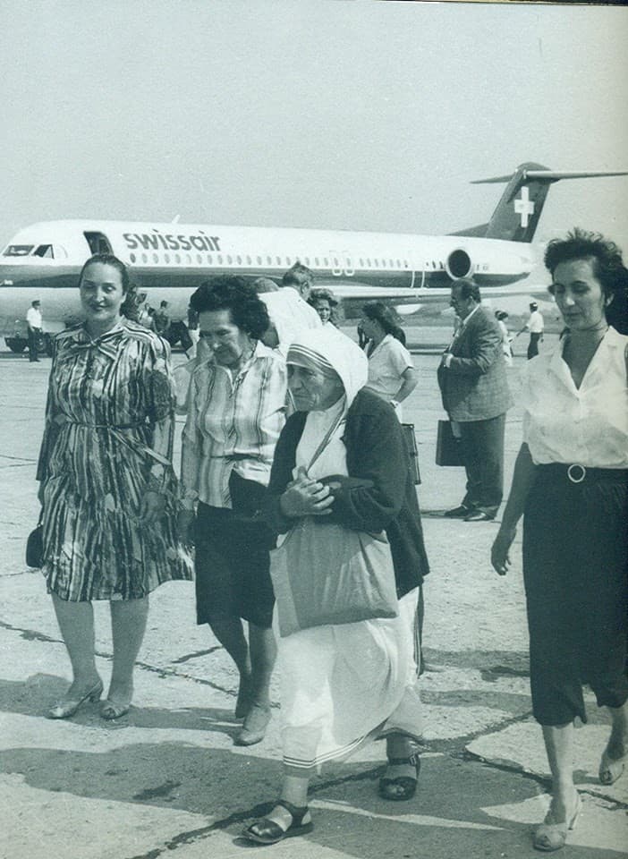 14 Gusht 1989/ Përkujtohet vizita e parë e Nënë Terezës në Shqipëri