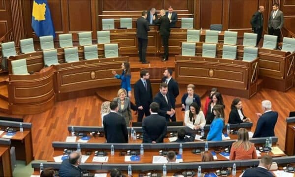 54 tentimet për konstituim/ Deputetët e Kosovës u paguan mbi 530 mijë € për seanca pa rezultat