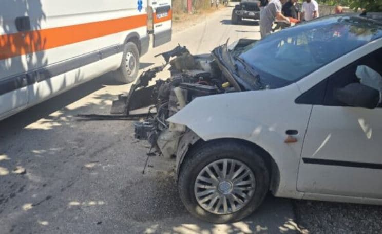 Aksidenti me tre të dëmtuar në Mamurras, procedohet drejtuesi 17-vjeçar i mjetit