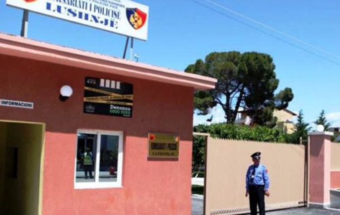 Pronari i lokalit në Lushnje qëllon me armë zjarri klientin