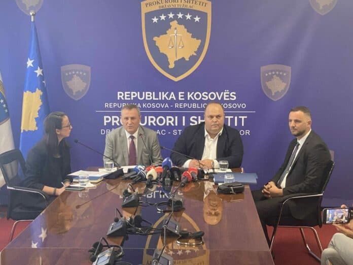 Prokuroria Speciale e Kosovës dorëzon aktakuzë ndaj 21 personave për dëbimin e mbi 800 mijë shqiptarëve gjatë luftës