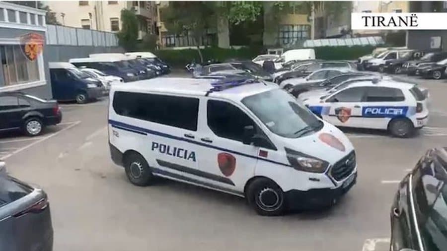 29-vjeçari plagos me thikë dy vëllezërit e tij në Tiranë, arrestohet nga policia