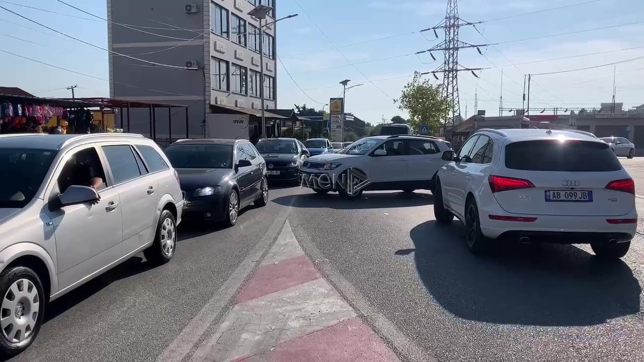Largimi i pushuesve nga bregdeti i Shëngjinit, Tales dhe Velipojës/ Krijohen radhë kilometrike automjetesh (VIDEO)