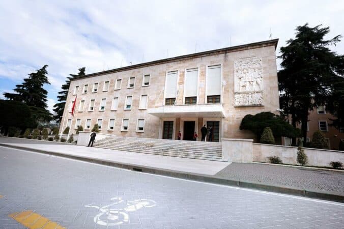 Emërohen katër zëvendësministra, shkarkohen tre të tjerë