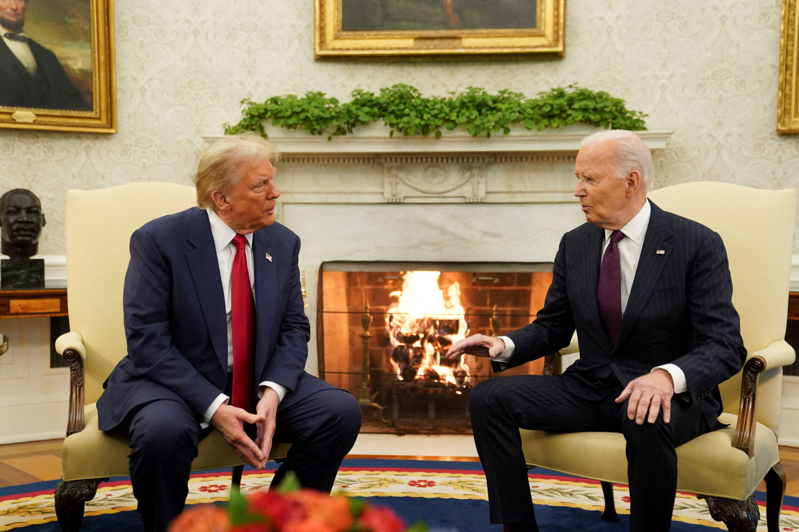 Biden dhe Clinton vlerësojnë Trump për armëpushimin në Gaza