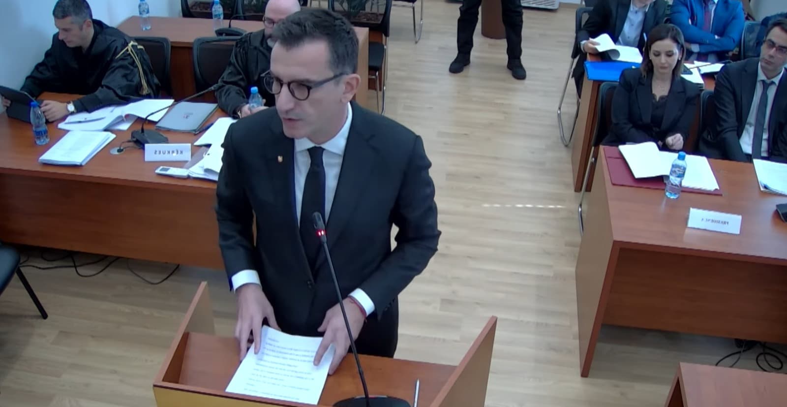 Kushtetuesja rrëzon shkarkimin e Veliajt/ Rama: Meqë nuk u shkarkua, të lirohet, kryeqyteti nuk mund të trajtohet si jetim