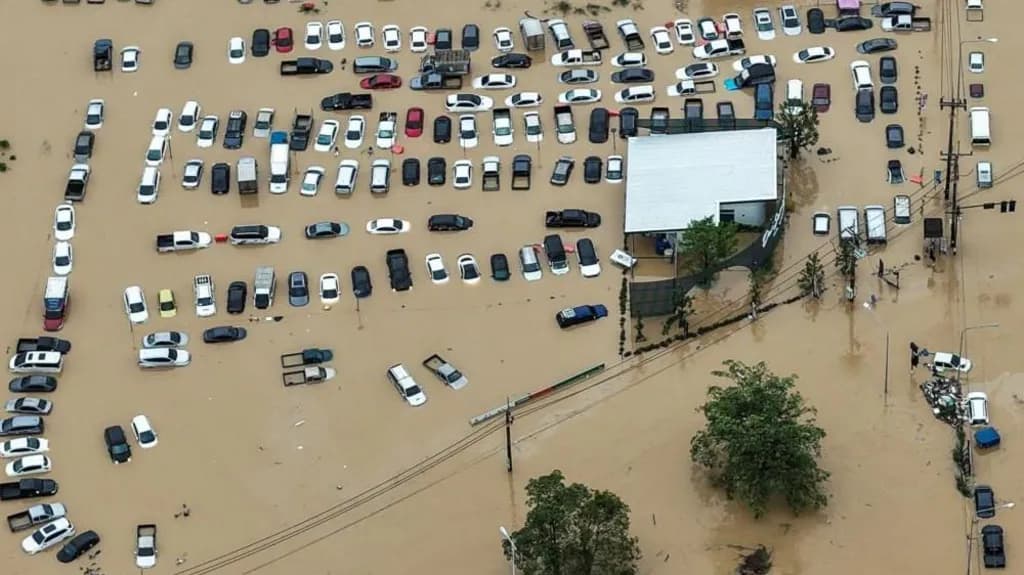 Përmbytje katastrofike në Tajlandë/ Hat Yai goditet nga “shi që bie një herë në 300 vjet”