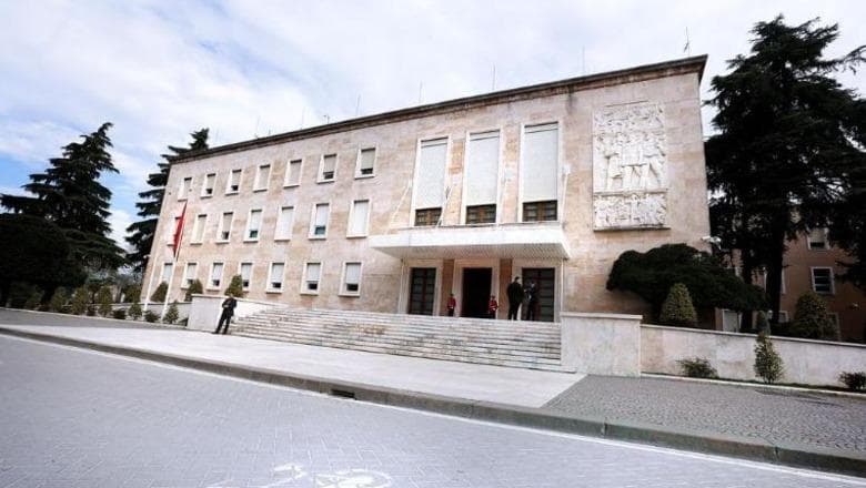 Lirohen prefektët e Gjirokastrës dhe Shkodrës, emrat e rinj