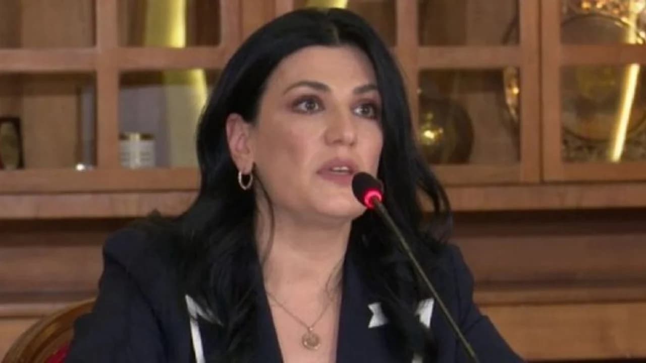 Nën akuzë nga SPAK/ Drejtoresha e AKSHI-t Mirlinda Karçanaj delegon kompetencat