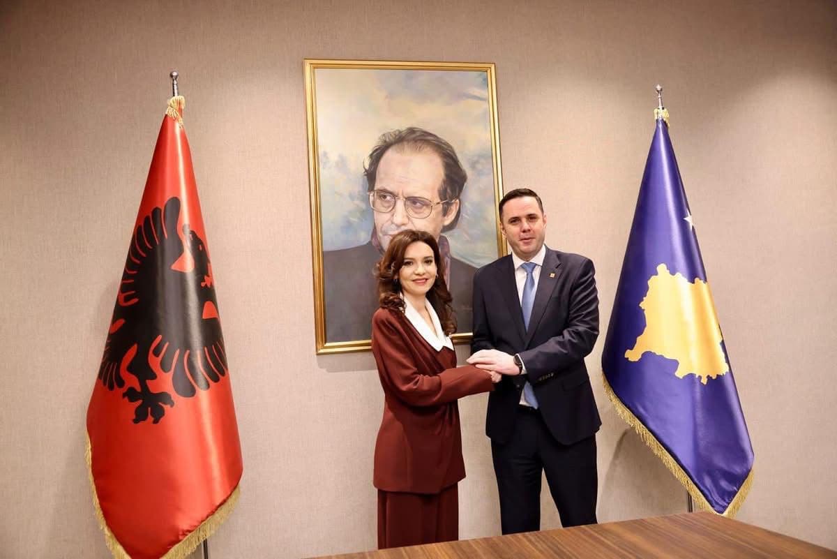 Spiropali takon krerët e partive kryesore në Kosovë: Bashkë për sigurinë kombëtare dhe aleancat strategjike