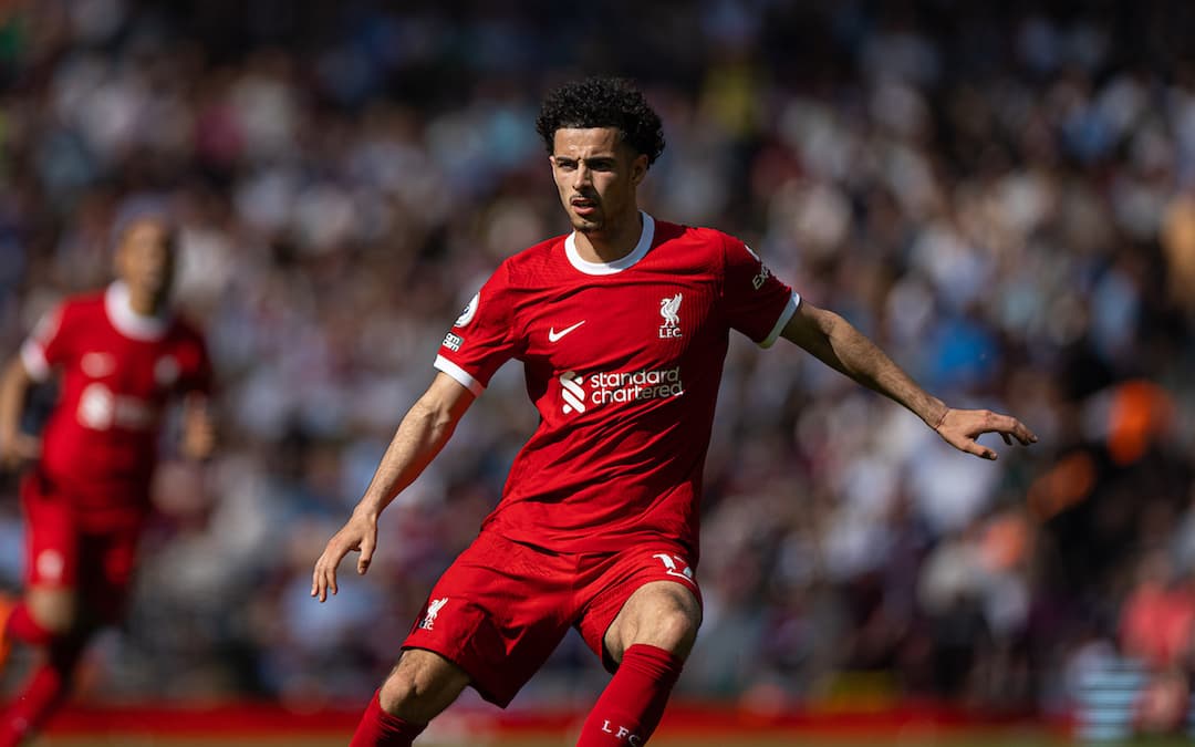 Curtis Jones, objektiv i Interit