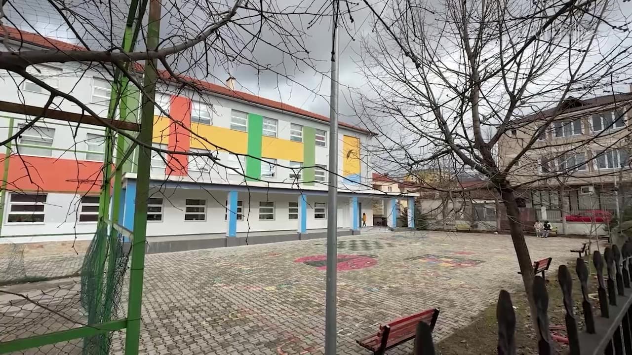 Shkolla ende e segreguar / Korçë, vendimi i Strasburgut pa efekt real te “Naim Frashëri” (VIDEO)