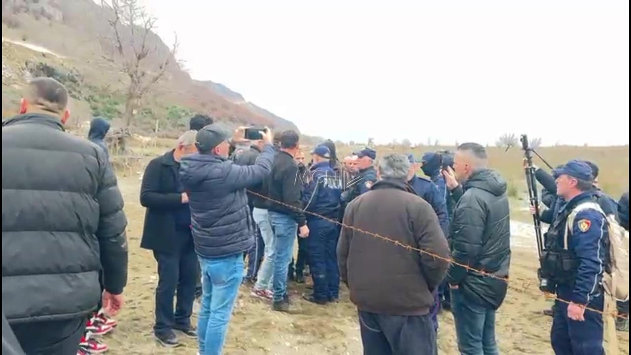 Protesta në Baks-Rrjoll të Velipojës, përplasje mes policisë dhe banorëve kundër ndërtimit të resortit luksoz (VIDEO)