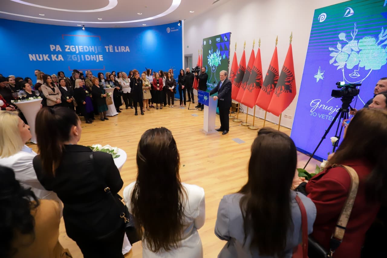8 Marsi/ Berisha: Gratë dhe vajzat fibra kryesore e opozitës shqiptare. Në Shqipëri regjim mizogjen
