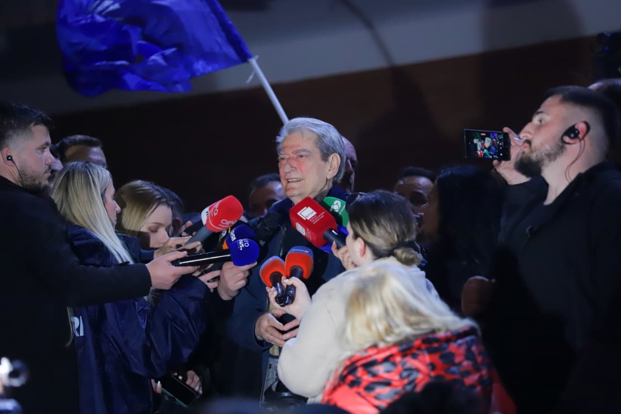 Berisha kërkon dorëheqjen e Ramës: Protestat do përshkallëzohen, s’do ketë strofull ku të futet