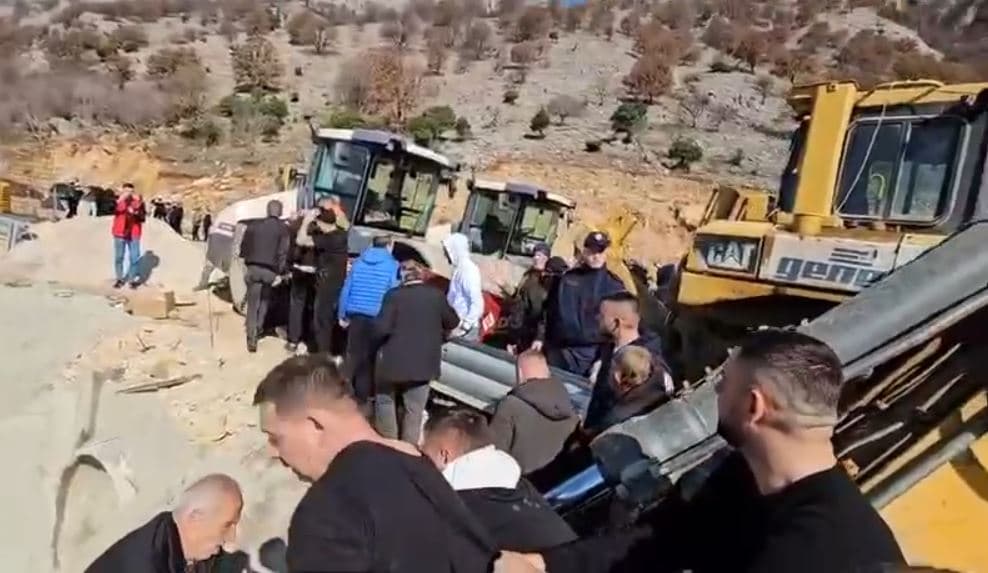 Protestat në Baks-Rrjoll kundër ndërtimit të resortit, policia arreston shtatë shtetas