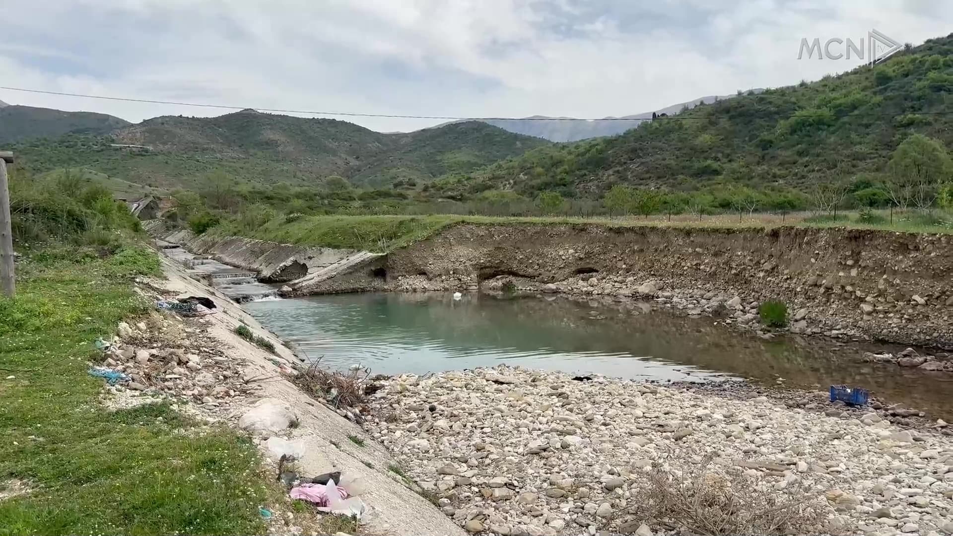 Dëmtohet kanali kullues në Gjirokastër / Rrezikohen përmbytje, bashkia kërkon fonde nga Ministria e Bujqësisë (VIDEO)