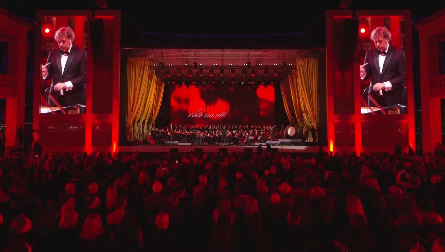 Dita e Evropës/ Tingujt e Ennio Morricone “elektrizojnë” Tiranën në koncertin madhështor te Sheshi “Italia”