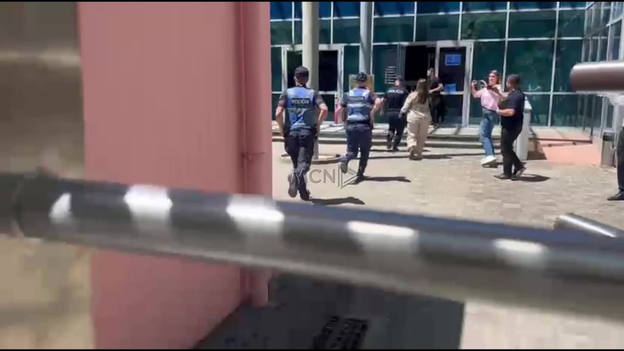 Përplasje fizike në GJKKO/ Të pandehurit Bushgjokaj dhe Çakrri konfliktohen brenda sallës së gjyqit