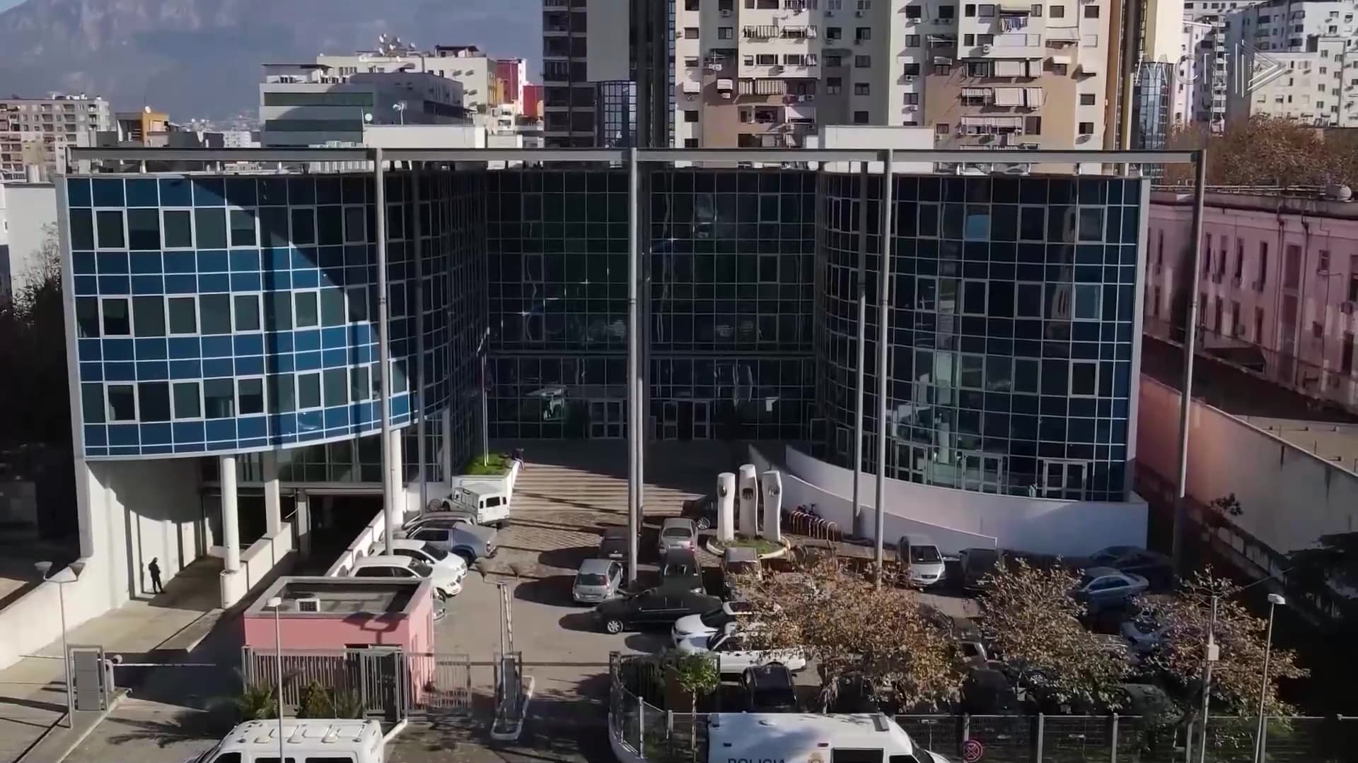 16 ekstradime nga Dubai / Dorëzimi i të fortëve, nga Jetmir Pepa te Durim Bami (VIDEO)