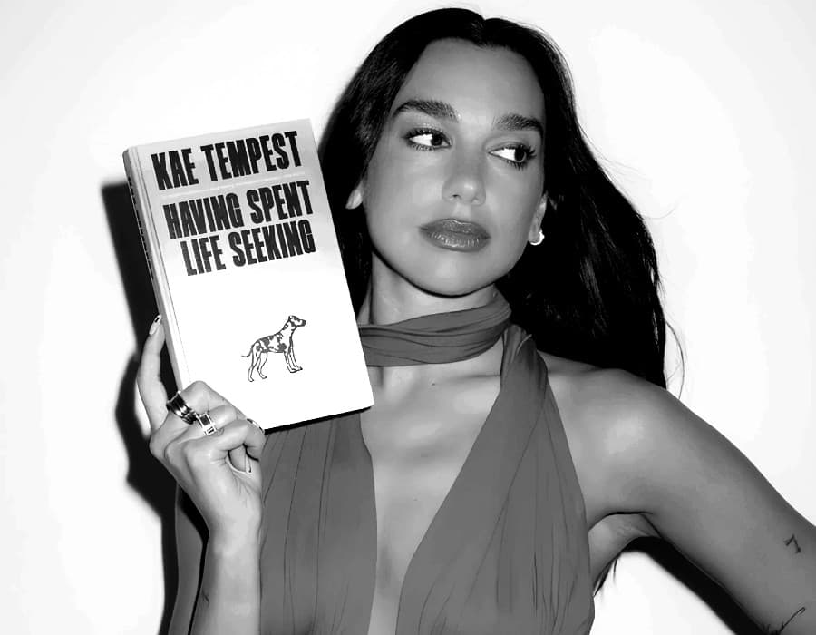 Dua Lipa, nga mbretëresha e popit në ikonë kulture/ Hap bibliotekë me libra të censuruar