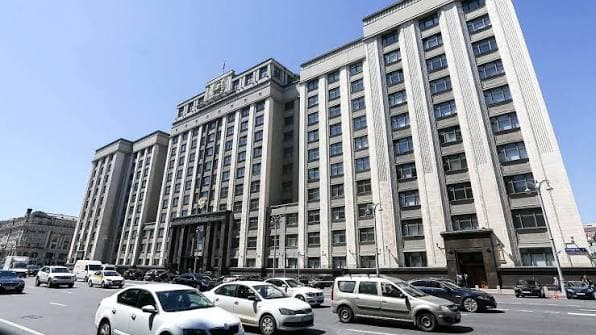 Rusia, ligj që kufizon të drejtat e rusëve jashtë vendit