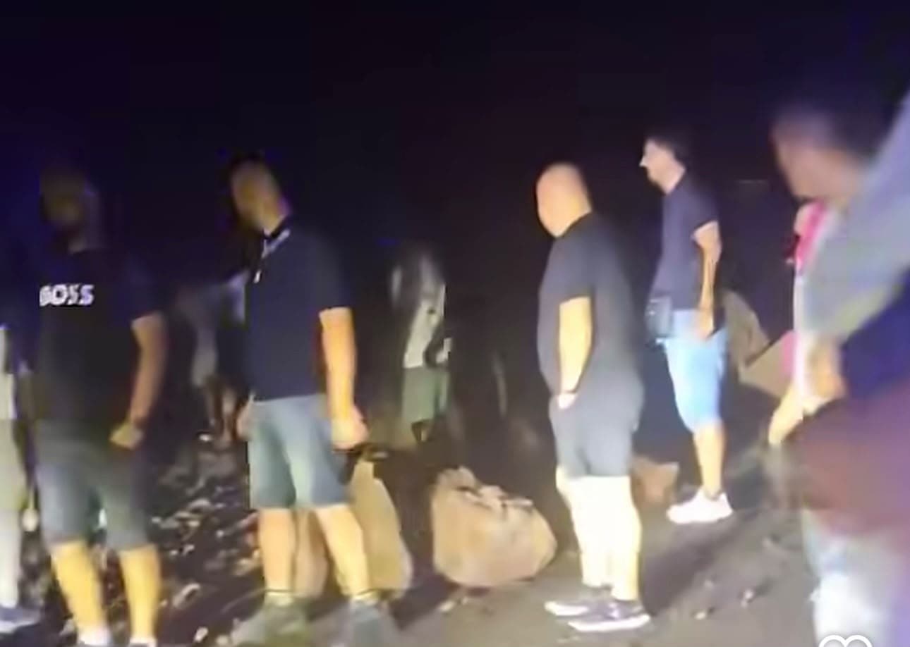 Rrëshqitja e gurëve dhe dherave bllokon rrugën në aksin Librazhd-Hotolisht