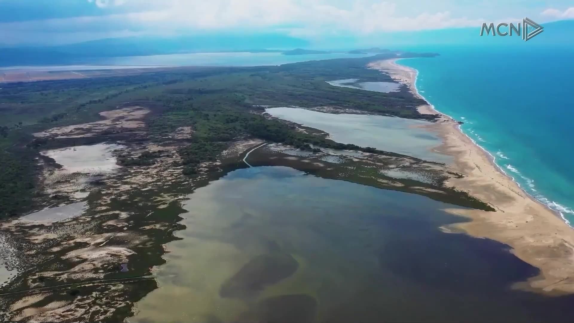 “Hotel në vend të flamingove” / Si po e sheh Europa betejën për bregdetin shqiptar (VIDEO)