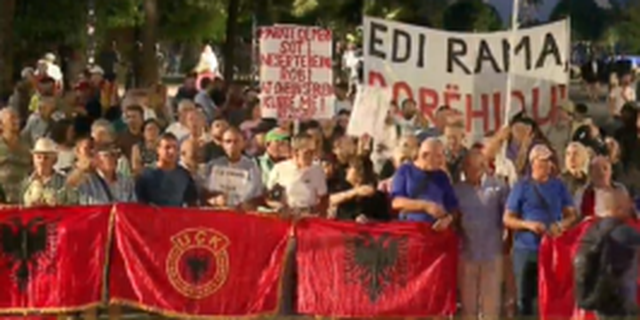 Revolta në ditën e 110-të, protestuesit thirrje: Rama jepe dorëheqjen!