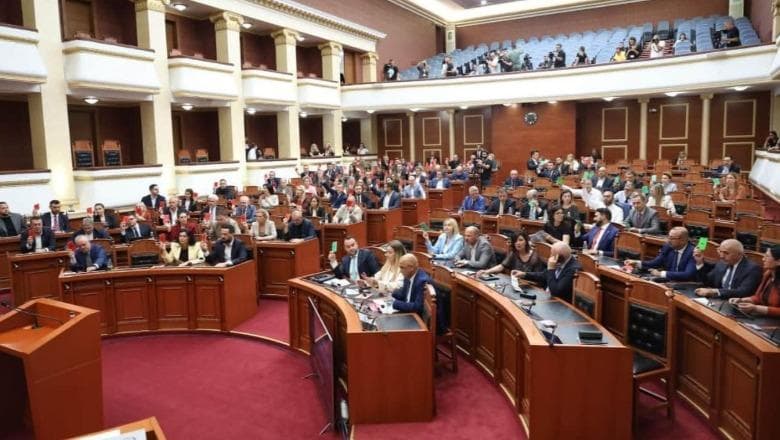 Kuvend/ PD interpelanca me 5 ministra, kalon për votim edhe drafti i PS për pagat në drejtësi