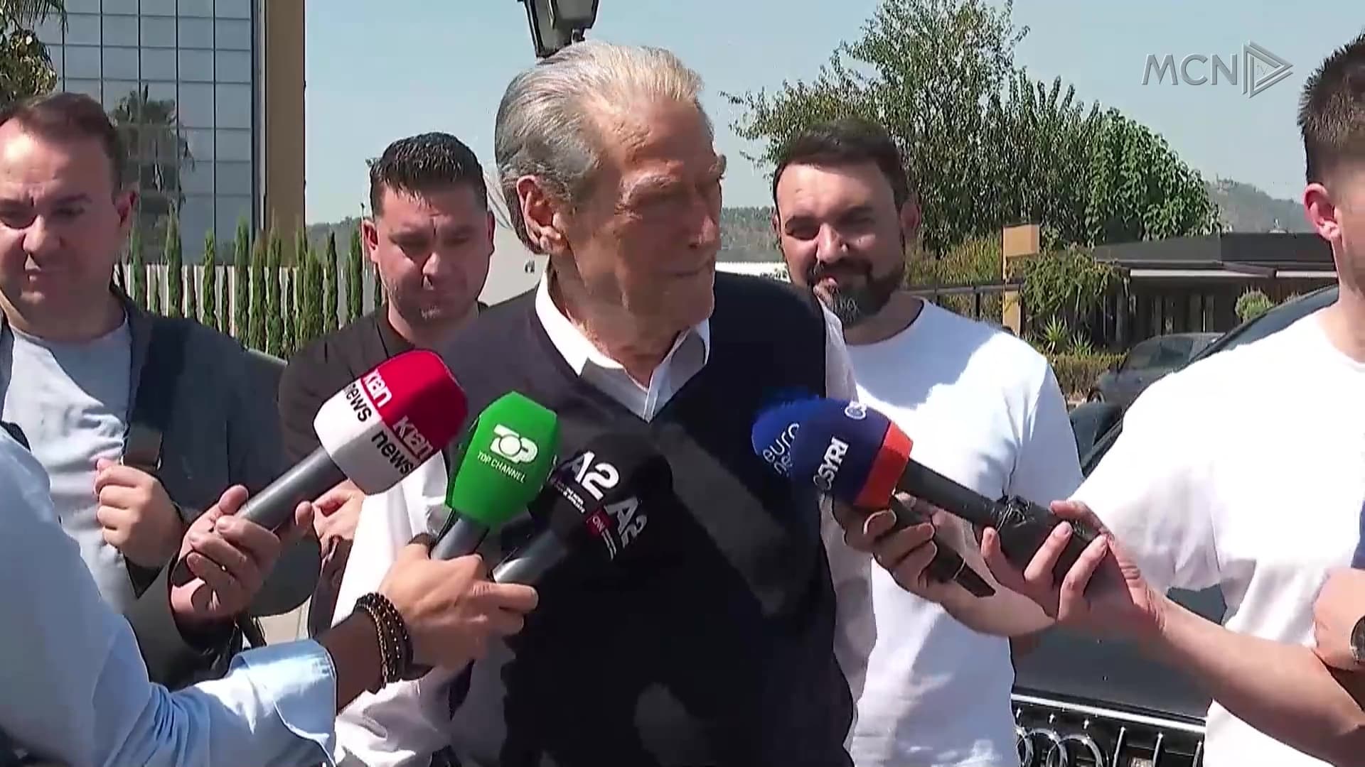 Berisha drejt SHBA: S’kam takim me Trump / “Flamingo revolution” paralajmërojnë protestë (VIDEO)