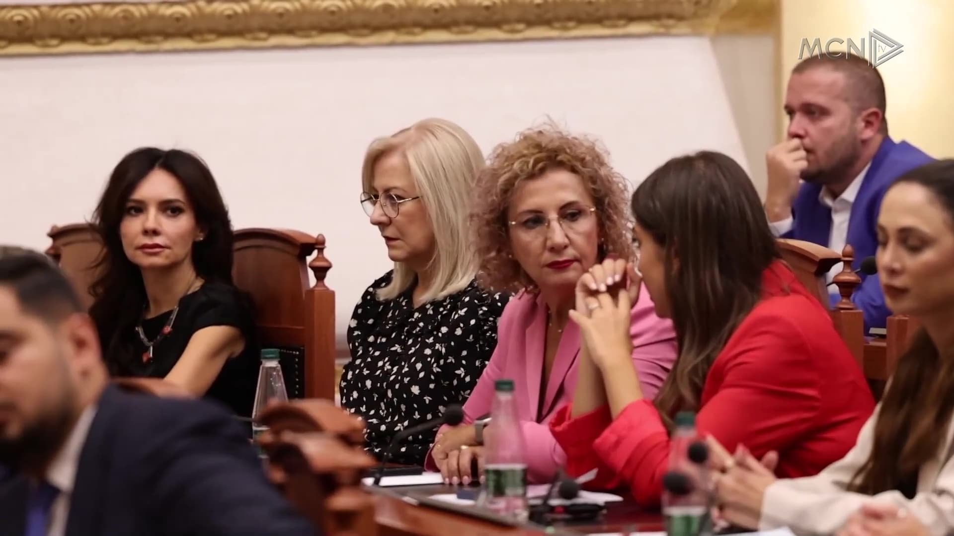 Kryeministri dënon “dhunën” ndaj deputetëve / DE: Shqipëria e Ramës larg standardeve demokratike (VIDEO)
