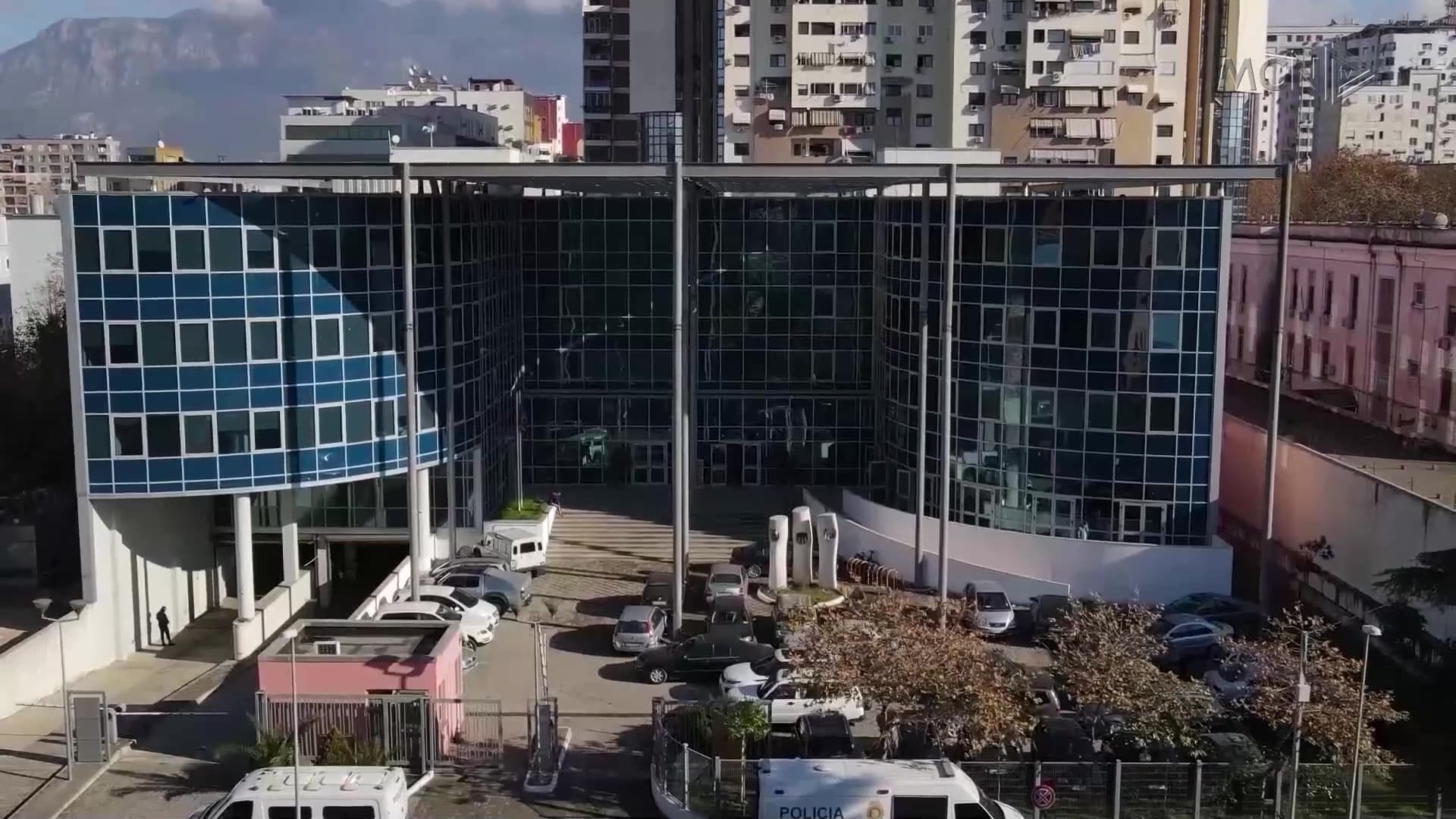SPAK merr në pyetje drejtoreshën e Thesarit / Gjykatat i rikthehen normalitetit, magjistratët marrin pagat